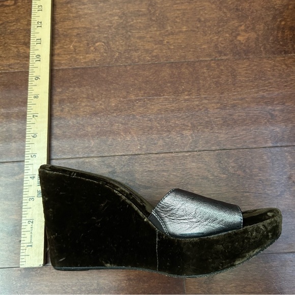 Donald J. Pliner Couture Whimsigoth Green Velvet and Leather Wedge Shoes, Size 8 - Picture 13 of 14